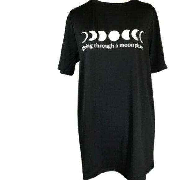 LuLaRoe Womens Rivkah Going Through A Moon Phase Graphic T-Shirt Tee Plus 3X New - Picture 1 of 2